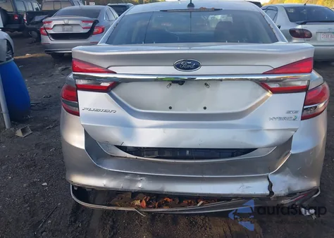 2018 Ford Fusion Hybrid Se z USA, uszkodzony, nr VIN 3FA6P0LU1JR132437